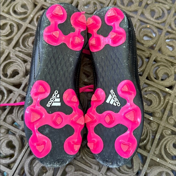 Adidas Black and Pink Soccer Shoes Soccer Cleats Footwear. Girls 13K - Picture 5 of 8